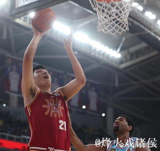 CBA潜力赛首秀演砸:顶薪国手被迫加班,默契散步互扔三分 CBA潜力赛首秀演砸:顶薪国手被迫加班,默契散步互扔三分